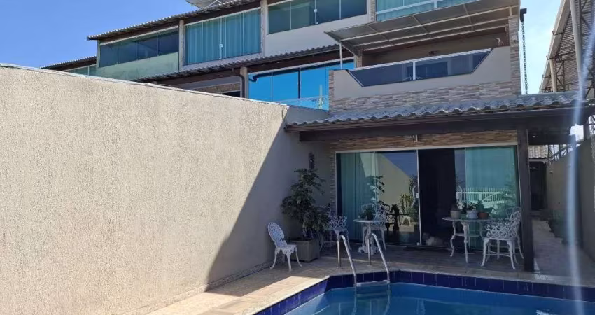 Casa com 4 dormitórios à venda, 279 m² por R$ 690.000,00 - Centro - Araruama/RJ