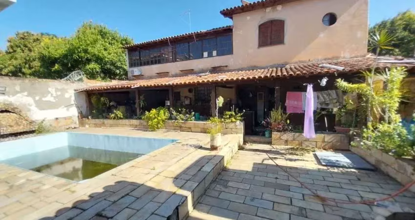 Casa com 5 dormitórios à venda, excelente localização - Centro - Araruama/RJ