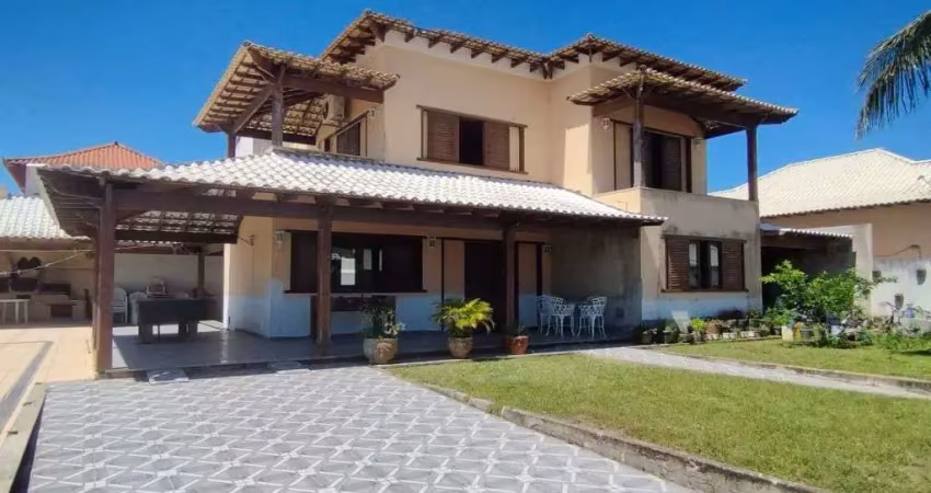 Casa com 4 dormitórios à venda, 420 m² por R$ 850.000 - Coqueiral - Araruama/RJ
