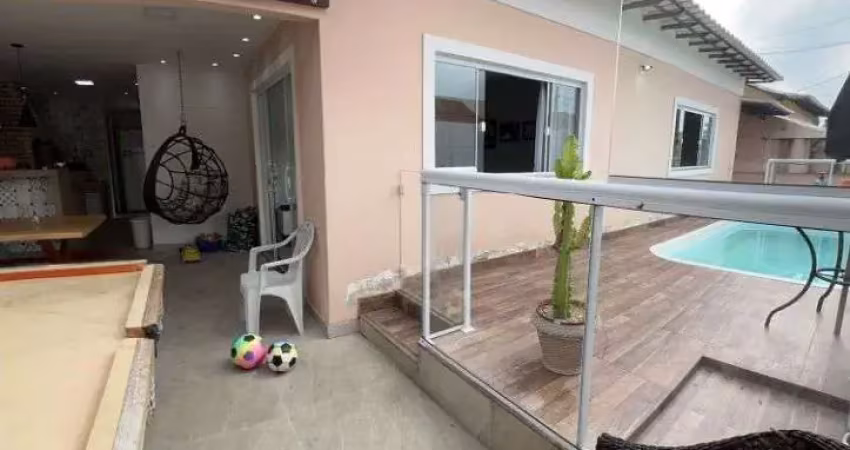 Casa com 2 dormitórios à venda, 120 m² por R$ 620.000,00 - Praça da Bandeira - Araruama/RJ