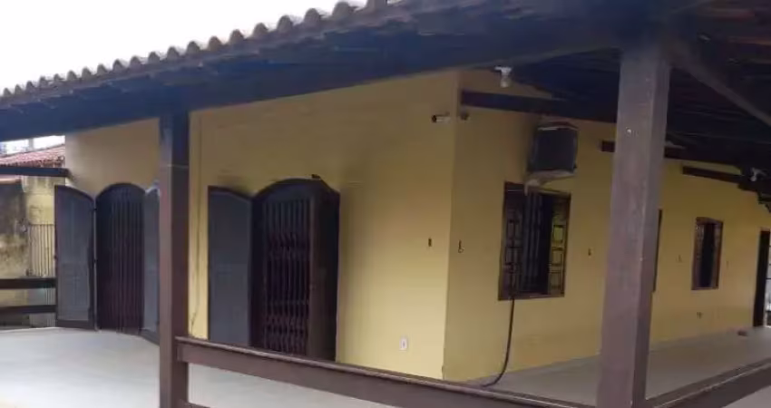 Casa com 3 dormitórios à venda, 200 m² por R$ 560. - Pontinha - Araruama/RJ