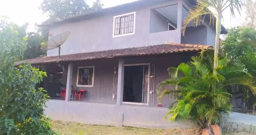Casa com 2 dormitórios à venda, 186 m² por R$ 220.000,00 - Banqueiros - Araruama/RJ