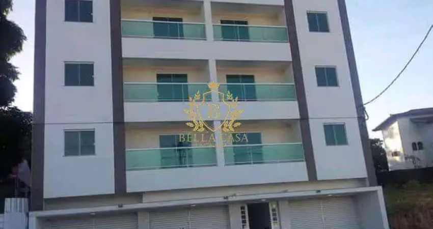 Excelente apartamento para locação por r$1.700,00 no centro de araruama – localização privilegiada