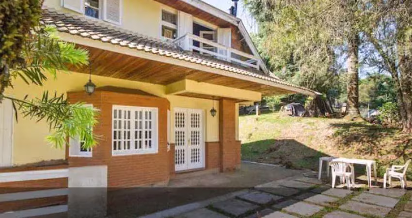 Sobrado para Venda em Campos do Jordão, Jardim Embaixador, 4 dormitórios, 1 suíte, 3 banheiros, 6 vagas