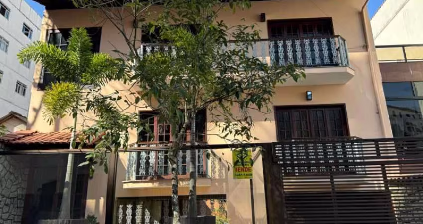 Casa com 3 quartos à venda na Rua Ambrósio Braga, Granbery, Juiz de Fora