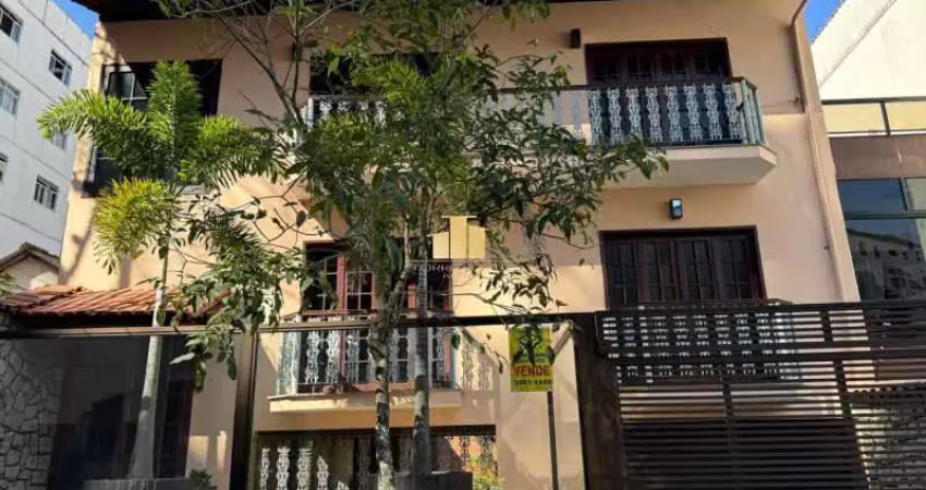 Casa com 3 quartos à venda na Rua Ambrósio Braga, Granbery, Juiz de Fora