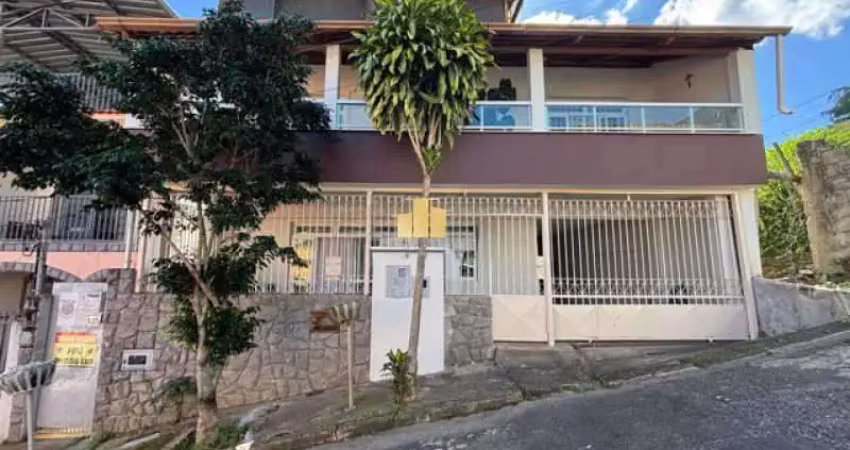 Casa com 3 quartos à venda na Rua Luiz Carlos, Santo Antônio, Juiz de Fora