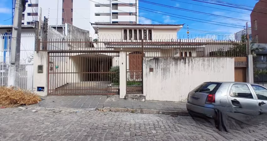 Excelente casa-  localização- em lagoa nova com 4/4