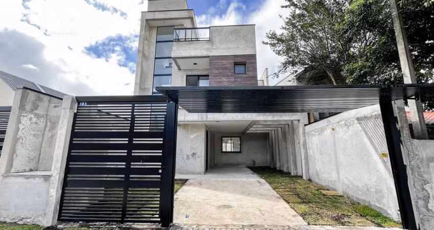 Sobrado com belo terraço e cozinha ampla