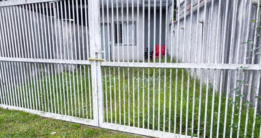 Casa espaçosa com quintal nos fundos