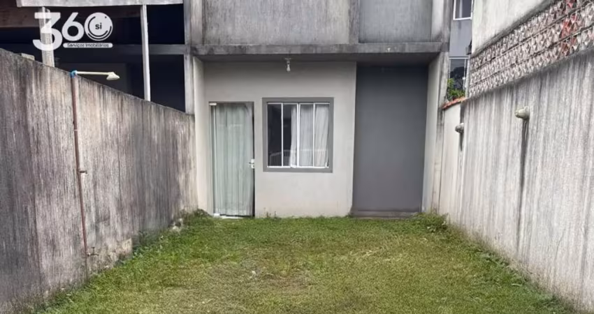 Casa espaçosa com quintal nos fundos
