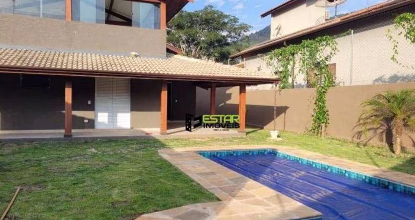 Casa em condomínio com 04 Suítes