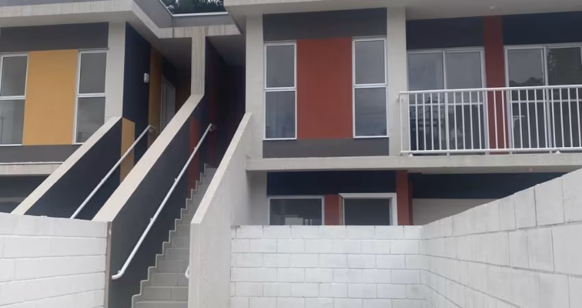Casa nova Sobreposta em Santa Candida, 2 quartos  FINANCIA Curitiba PR