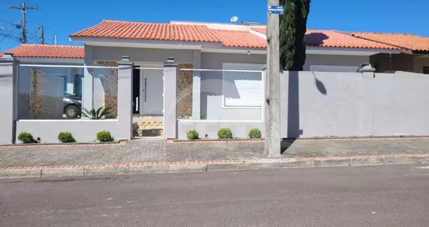 Oportunidade em bairro residencial – casa de esquina arejada e completa!