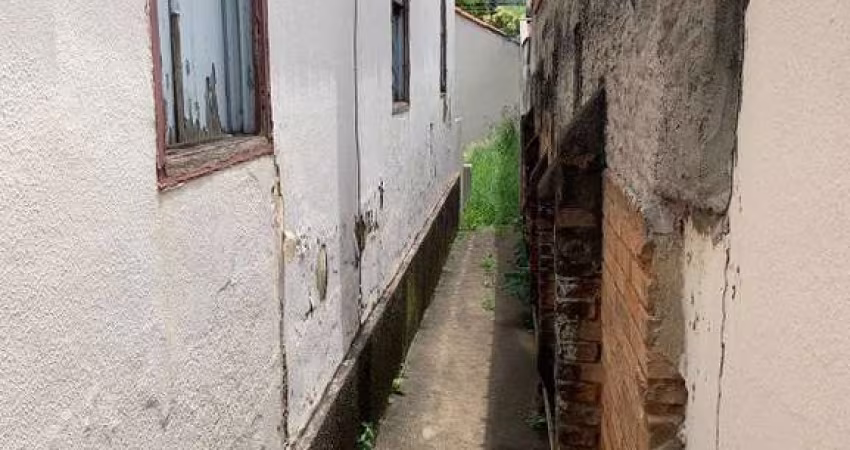 Casa antiga, ótima localização, casa necessita de reforma, demolição
