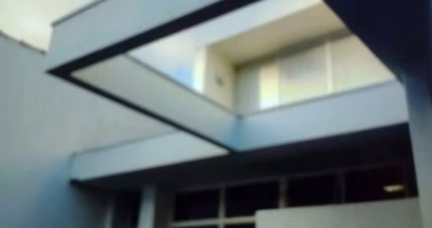 Casa para fins residencial e ou comercial, ótima localização, bairro Vianelo com 03 vagas de garagem