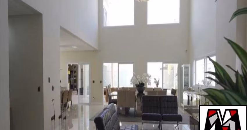 Casa em condominio fechado de alto padrão com 05 suites e piscina.