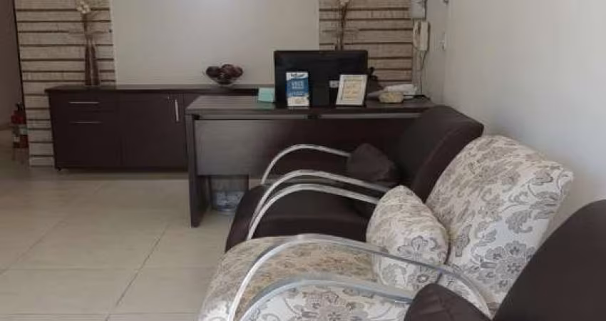 Casa comercial para consultório, clínica, excelente localização, 01 vaga de garagem, reformada.