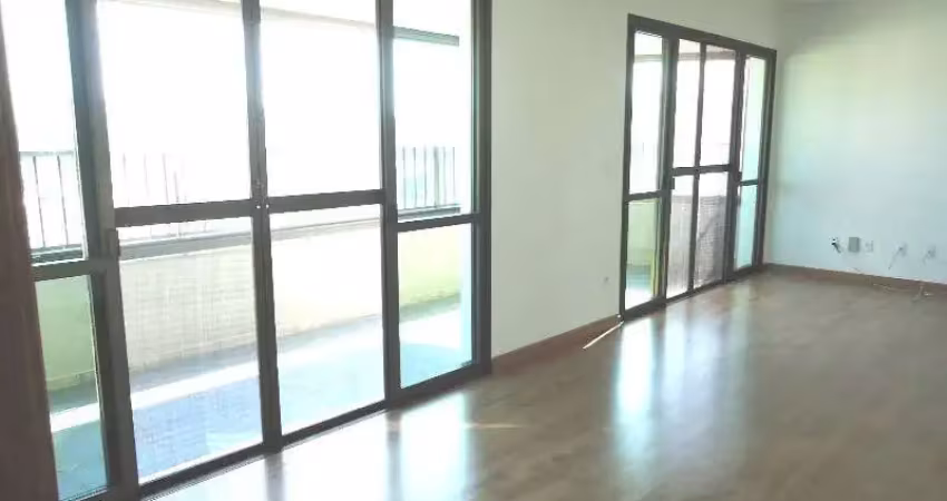 Amplo, vista livre, apartamento no centro da cidade