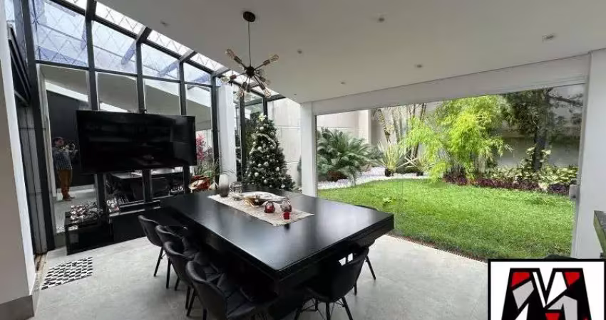 Casa a venda no condomínio fechado Chácara das Palmeiras Imperiais em Jundiaí, com lazer e segurança.