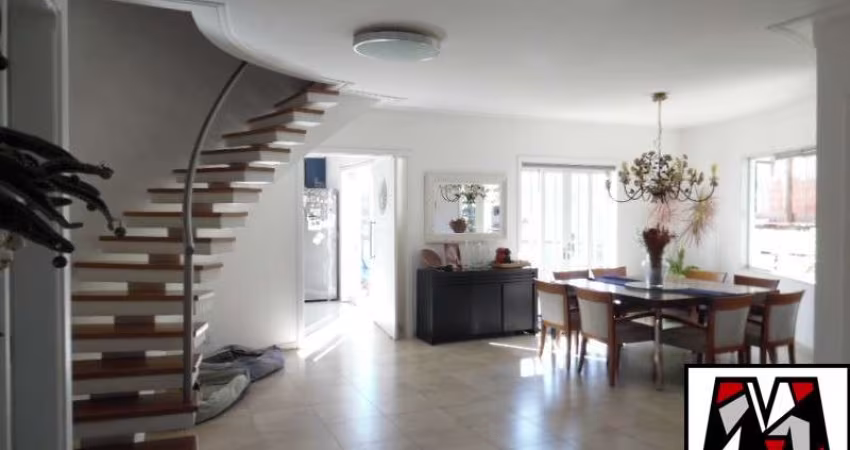 CASA A VENDA COM 4 SUÍTES E PISCINA NO PORTAL DO PARAISO