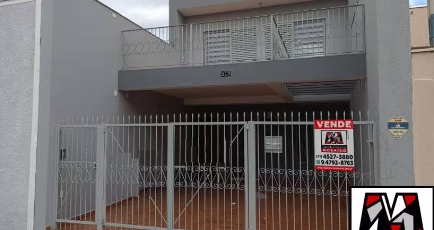 Casa a venda no Vianelo fins residenciais ou comerciais, parte alta, excelente localização, ótimo estado de conservação.