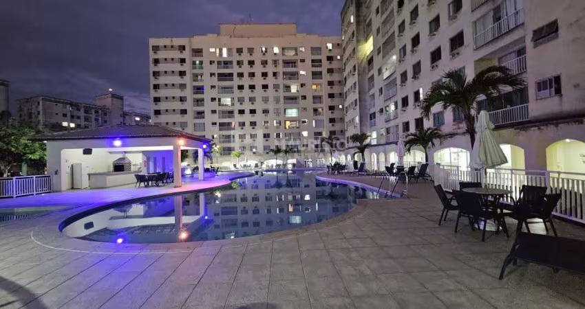Apartamento 2/4 Andar alto em condomínio - Buraquinho
