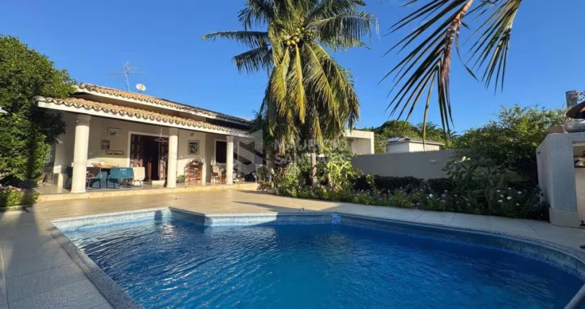 Casa térrea 4/4, sendo uma suíte - Estrada do Coco