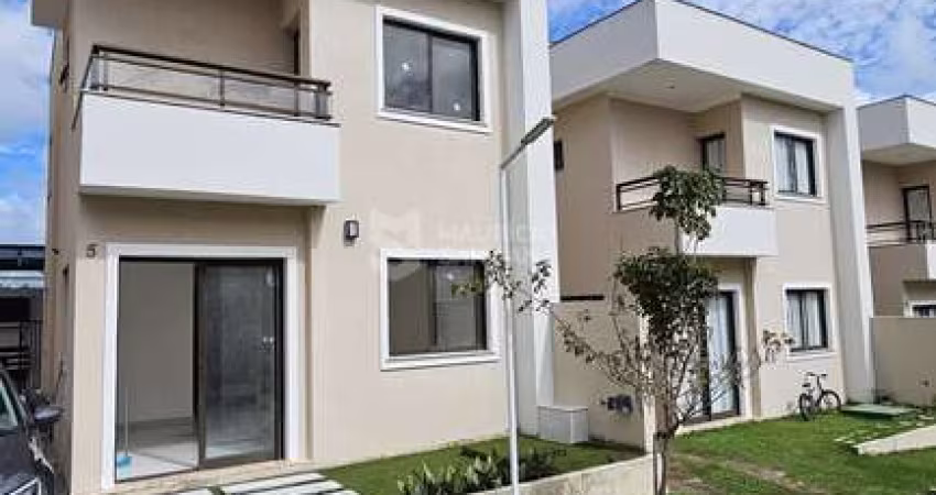 Casa 4/4, sendo 1 suíte em condomínio - Abrantes