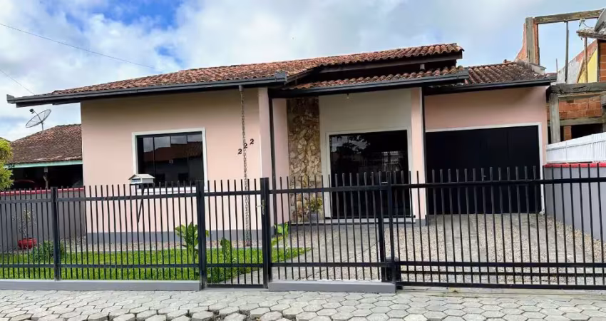 Otima casa alto padrão no centro de barra velha com tres quartos