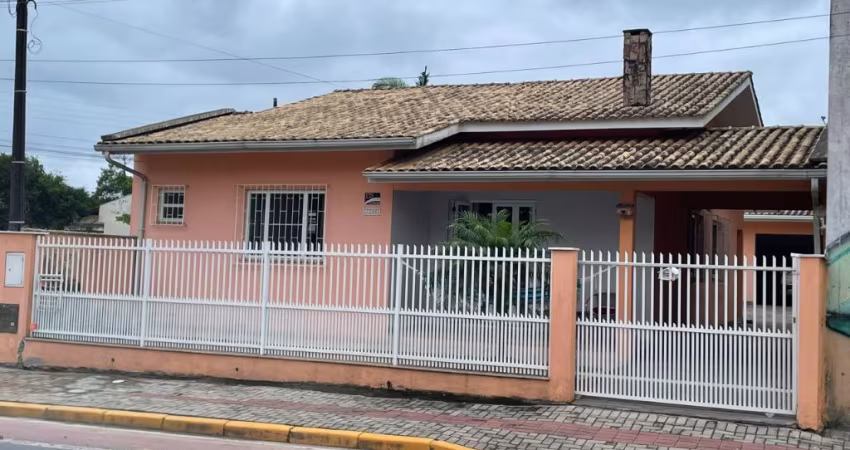 linda casa na avenida emanuel pinto