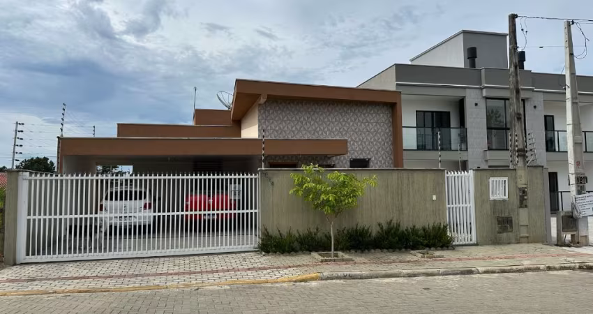 LINDA CASA EM OTIMA LOCALIZAÇÃO BAIRRO ITACOLOMI PERTINHO DA PRAIA
