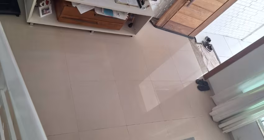 sobrado com duas suites no centro de balneario piçarras