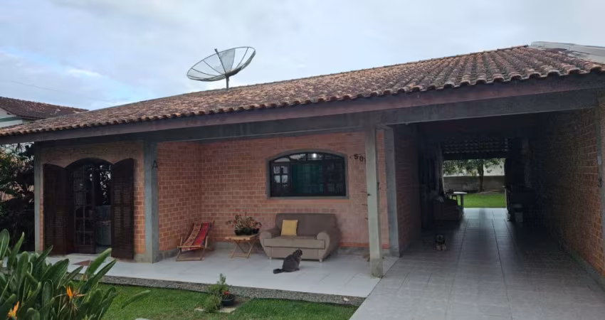 OTIMA CASA NO SOZINHA NO TERRENO NO CENTRO DE BALNEARIO PIÇARRAS SC