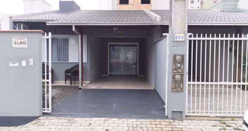 CASA COM DOIS QUANRTOS A 300 METROS DA PRAIA