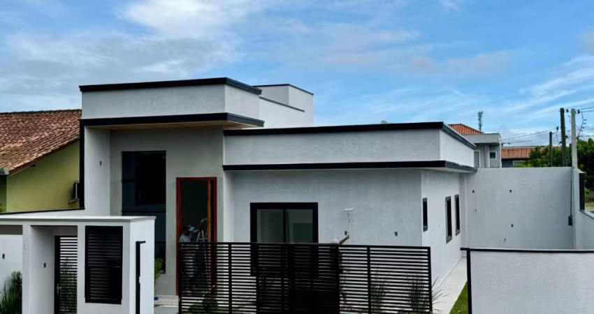 OPORTUNIDADE CASA A MENOS DE 500 METROS DA PRAIA COM TRES QUARTOS E QUINTAL