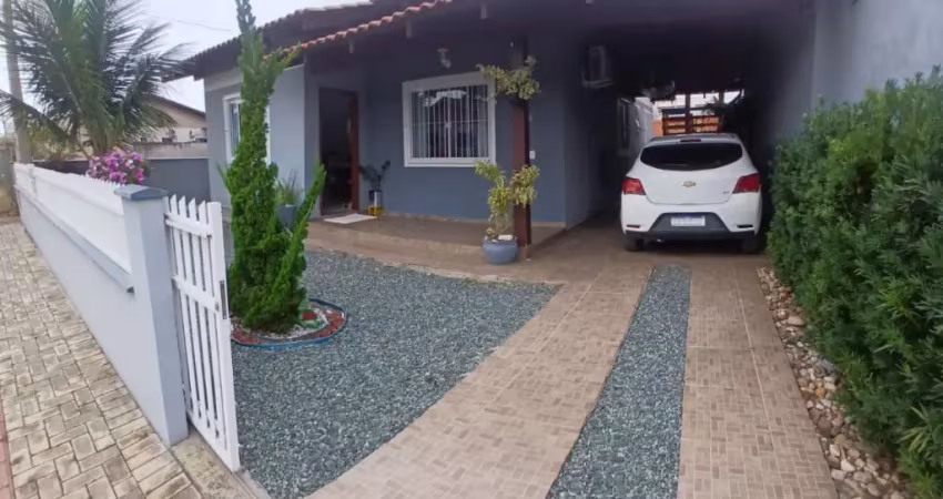 Casa com 3 quartos ,sozinha no quintal mobiliada pertinho da praia