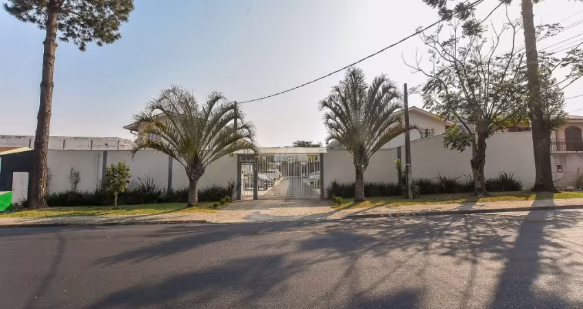 Excelento Sobrado Residencial para Venda no Bairro Cajuru.
