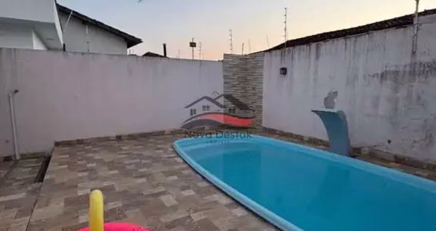 Casa à Venda no bairro do Morro do Algodão em Caraguatatuba, SP - Duas suítes e Piscina em 180m² de terreno