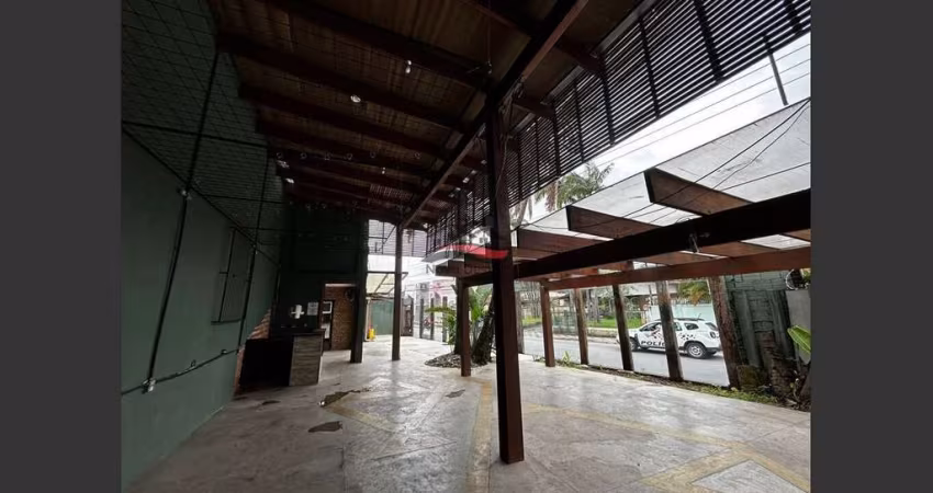Ponto Comercial e 2 banheiros para locação, 256 m² Centro de Caraguatatuba-SP