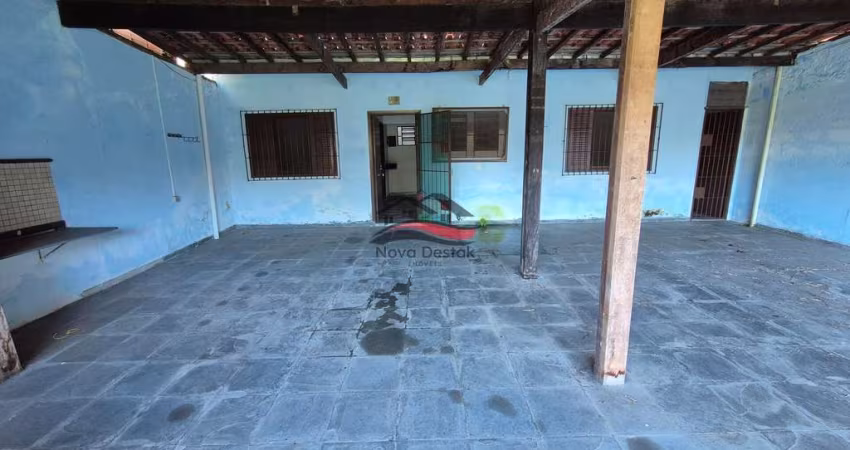 Casa à venda com 2 dormitórios no Aruan em Caraguatatuba-SP