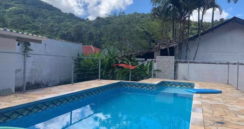 Casa á venda - 3 dormitórios, Piscina, Condomínio fechado Verde Mar , Cocanha - Caraguatatuba-SP