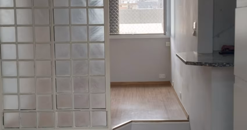 Apartamento reformado 35m2 01dorm rua Maria Antônia em frente ao mackenzie.