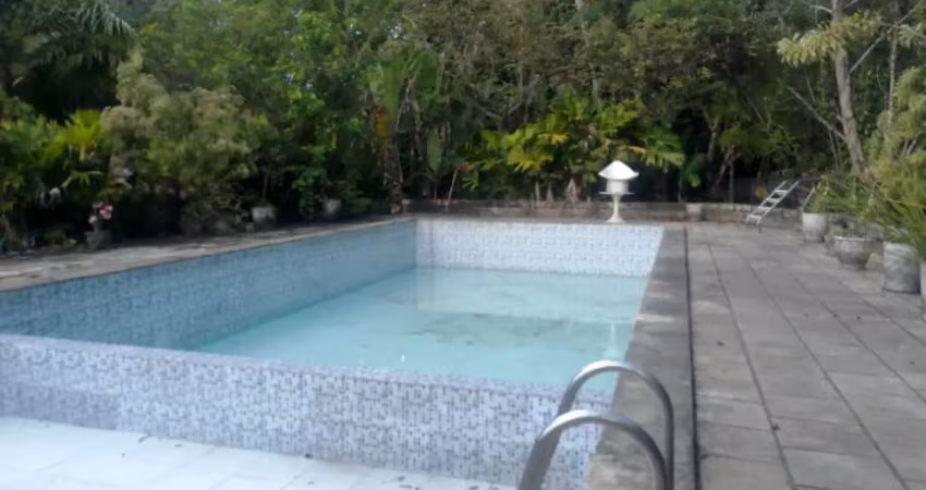 Via imóveis aluga e adm casa em Granja com  piscina e área de reserva Ambiental