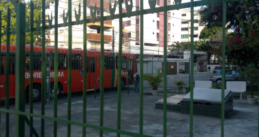 Via imóveis aluga 3 quratos 2 banheiros