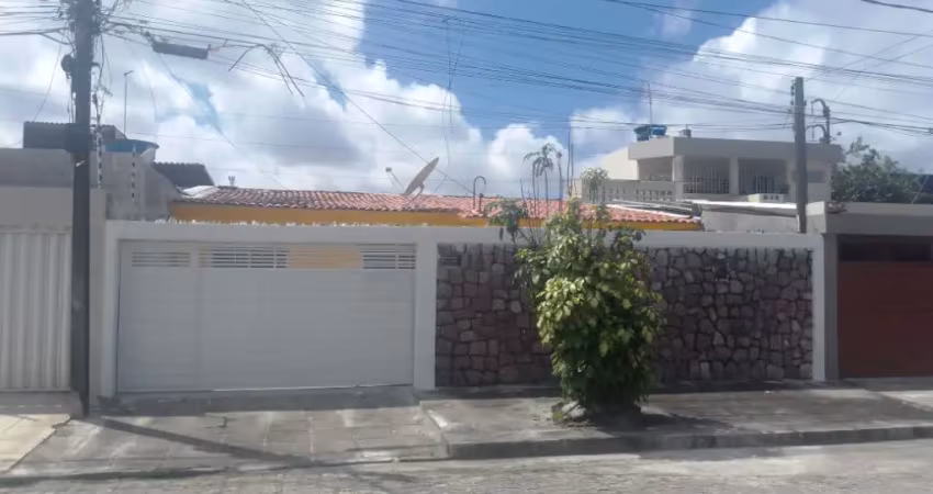 Todo o piso novo, ferragens novas, banheiros novos, portão novo