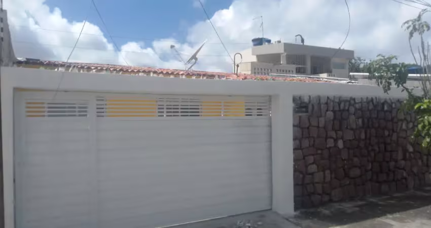 Todo o piso novo, ferragens novas, banheiros novos, portão novo