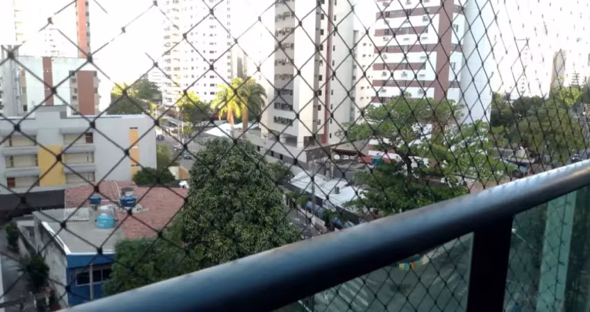 Posso mostrar qualquer dia apartamento desocupado tem 100 m 3 quartos  sendo uma suíte armários embutidos banheiros com box sala ampla para dois ambientes no endereço mais nobre da região pois fica na