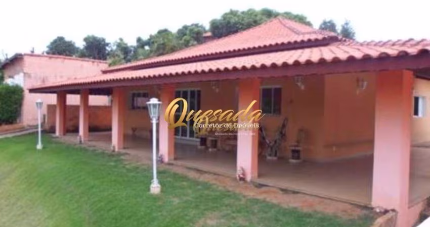 Chácara à venda, 3 casas, 5 suítes, piscina, Condomínio Terras de Itaici, Indaiatuba.