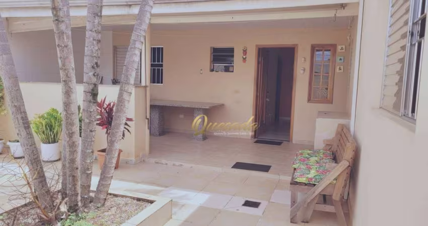 Casa térrea à venda, 2 dormitórios, 1 suíte, amplo quintal, Jardim Regina, Indaiatuba.